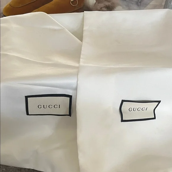 Gucci Ivory and Black Gift Box display picture 2